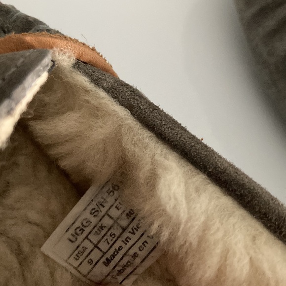 UGG Australia Women's Dakota Slippers - Picture 16 of 16